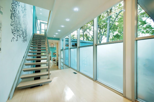 Glassberg Container House – Reinvented for the Tropics by Hybrid Cargotecture
