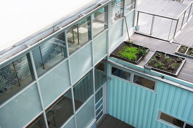 Glassberg Container House – Reinvented for the Tropics by Hybrid Cargotecture