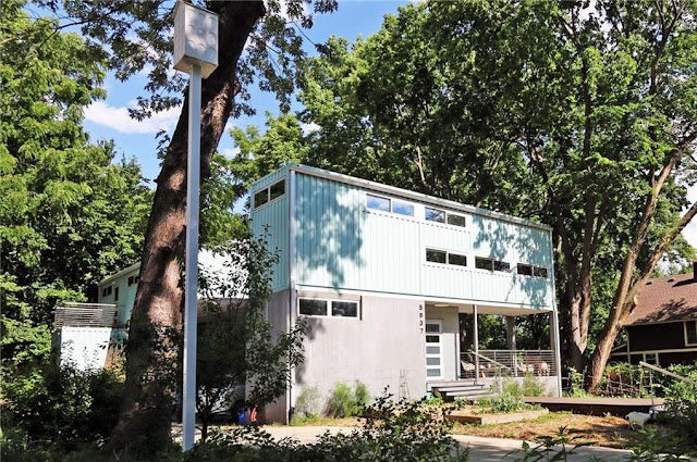 Glassberg Container House – Reinvented for the Tropics by Hybrid Cargotecture