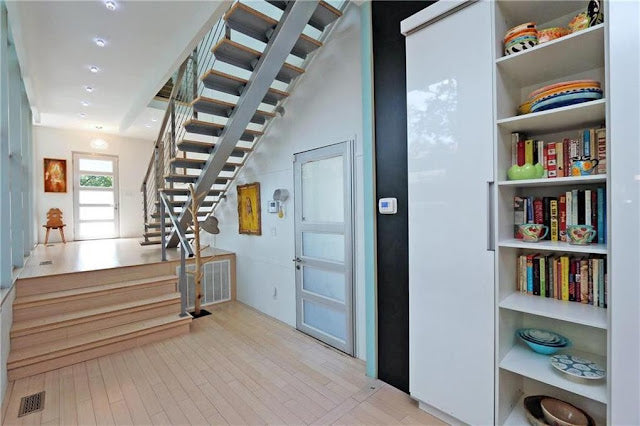 Glassberg Container House – Reinvented for the Tropics by Hybrid Cargotecture