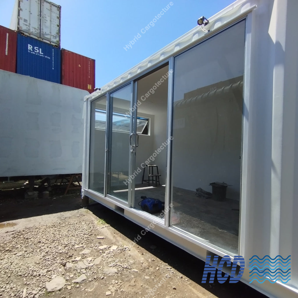 20Ft Hybrid Hotel Chalet – Luxury Container Stay In Neluwa