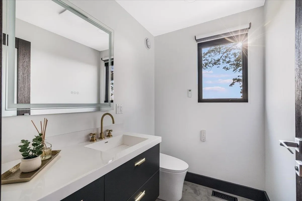 Kennedy Estate — 5,000 sqft Luxury Shipping Container Home, Winchester, New Hampshire