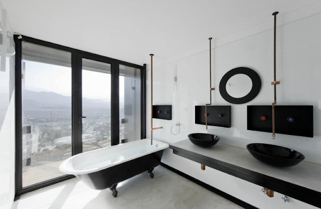 Caterpillar House – Shipping Container Home, Santiago, Chile