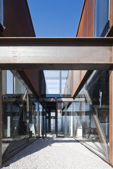 Caterpillar House – Shipping Container Home, Santiago, Chile