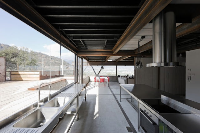 Caterpillar House – Shipping Container Home, Santiago, Chile