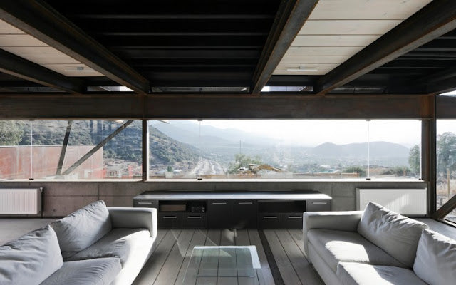 Caterpillar House – Shipping Container Home, Santiago, Chile