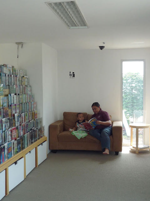Contertainer – Shipping Container Polyclinic and Library, Indonesia