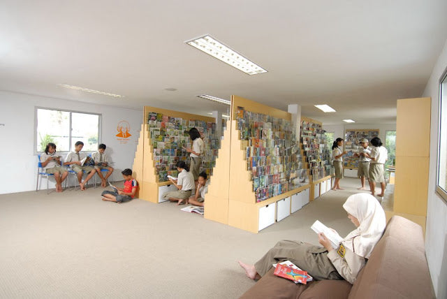 Contertainer – Shipping Container Polyclinic and Library, Indonesia