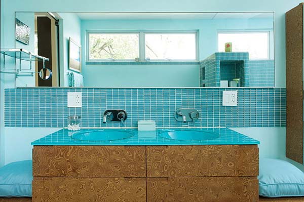Glassberg Container House – Reinvented for the Tropics by Hybrid Cargotecture
