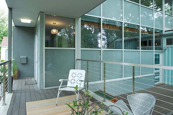 Glassberg Container House – Reinvented for the Tropics by Hybrid Cargotecture
