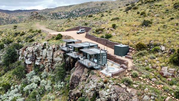 Karoo Uitkyk – Off-Grid Shipping Container Home with Cantilevered Deck, South Africa