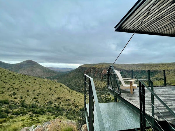 Karoo Uitkyk – Off-Grid Shipping Container Home with Cantilevered Deck, South Africa