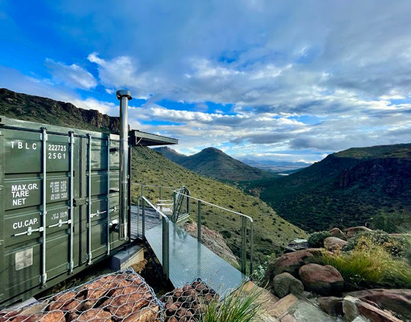 Karoo Uitkyk – Off-Grid Shipping Container Home with Cantilevered Deck, South Africa