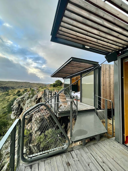 Karoo Uitkyk – Off-Grid Shipping Container Home with Cantilevered Deck, South Africa