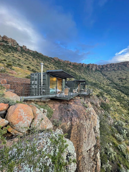 Karoo Uitkyk – Off-Grid Shipping Container Home with Cantilevered Deck, South Africa