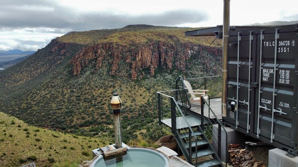 Karoo Uitkyk – Off-Grid Shipping Container Home with Cantilevered Deck, South Africa