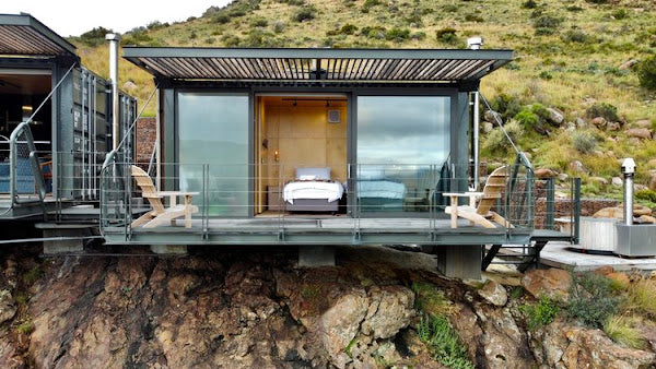 Karoo Uitkyk – Off-Grid Shipping Container Home with Cantilevered Deck, South Africa