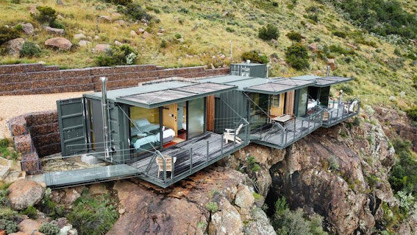 Karoo Uitkyk – Off-Grid Shipping Container Home with Cantilevered Deck, South Africa