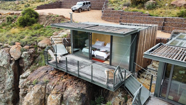 Karoo Uitkyk – Off-Grid Shipping Container Home with Cantilevered Deck, South Africa