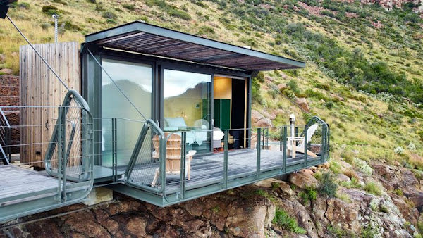 Karoo Uitkyk – Off-Grid Shipping Container Home with Cantilevered Deck, South Africa