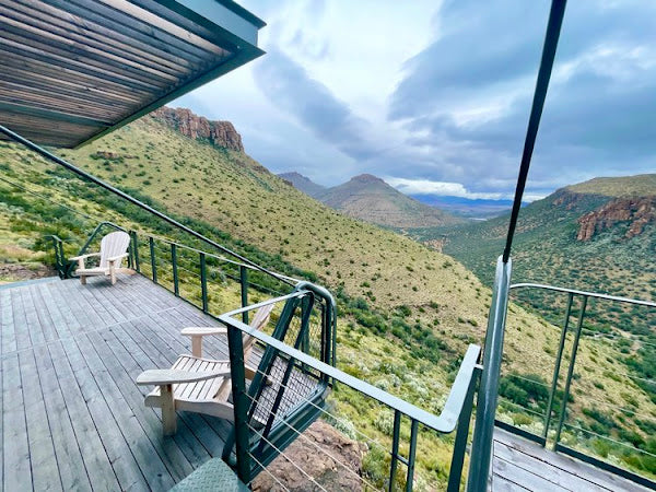 Karoo Uitkyk – Off-Grid Shipping Container Home with Cantilevered Deck, South Africa