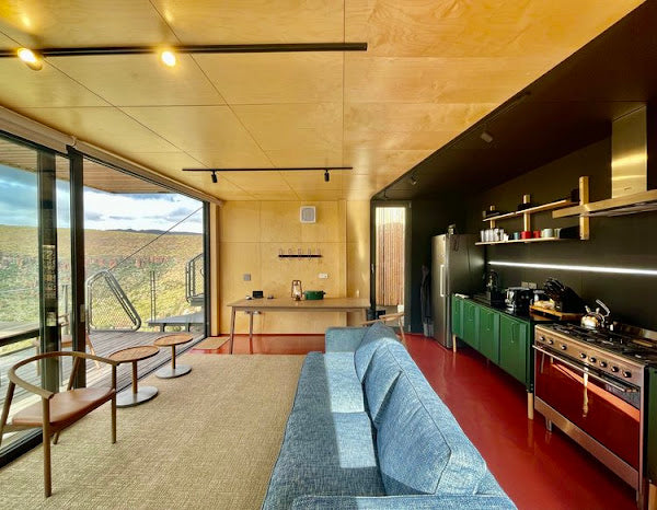 Karoo Uitkyk – Off-Grid Shipping Container Home with Cantilevered Deck, South Africa