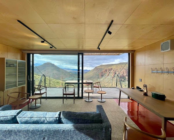 Karoo Uitkyk – Off-Grid Shipping Container Home with Cantilevered Deck, South Africa