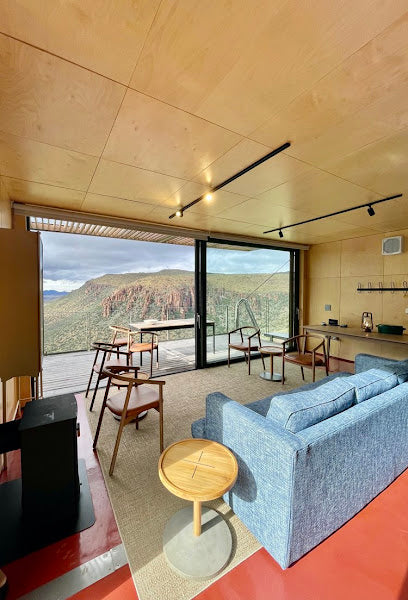 Karoo Uitkyk – Off-Grid Shipping Container Home with Cantilevered Deck, South Africa