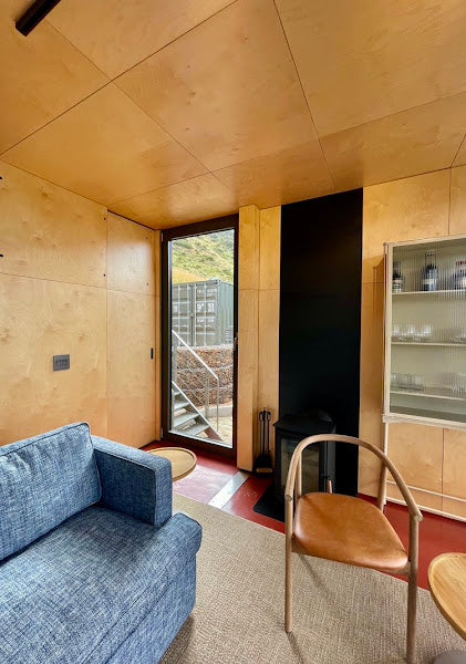 Karoo Uitkyk – Off-Grid Shipping Container Home with Cantilevered Deck, South Africa