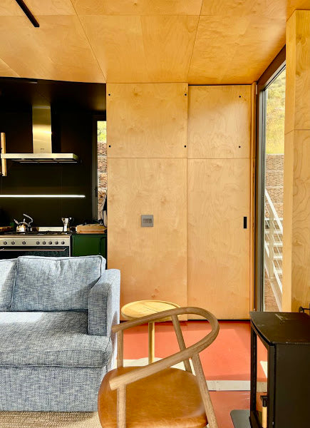 Karoo Uitkyk – Off-Grid Shipping Container Home with Cantilevered Deck, South Africa