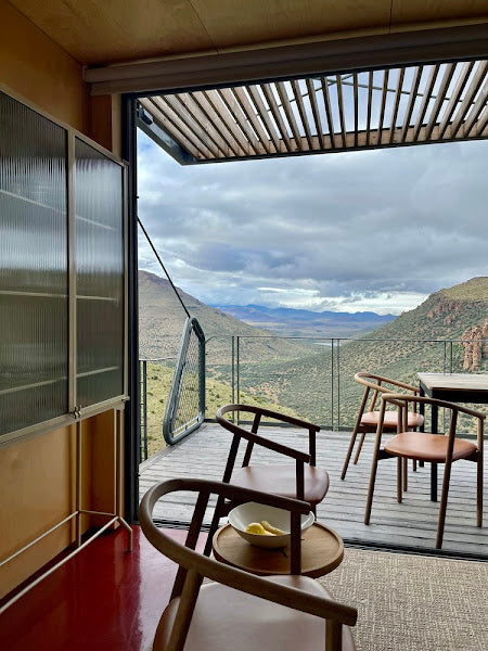 Karoo Uitkyk – Off-Grid Shipping Container Home with Cantilevered Deck, South Africa