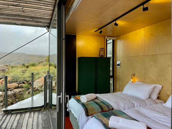 Karoo Uitkyk – Off-Grid Shipping Container Home with Cantilevered Deck, South Africa