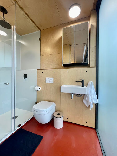 Karoo Uitkyk – Off-Grid Shipping Container Home with Cantilevered Deck, South Africa