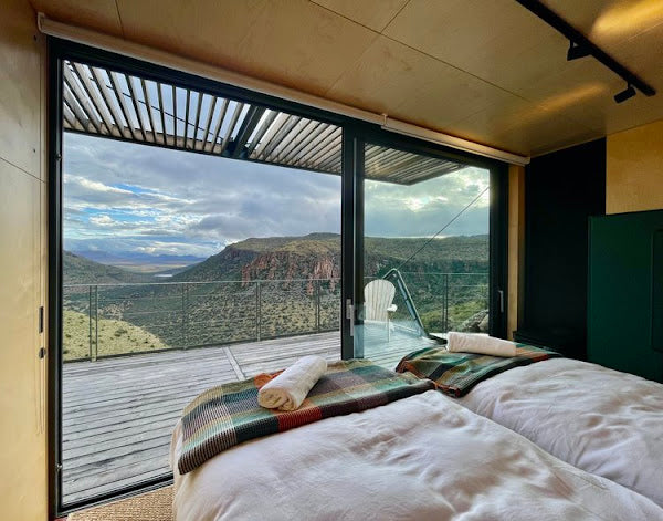 Karoo Uitkyk – Off-Grid Shipping Container Home with Cantilevered Deck, South Africa