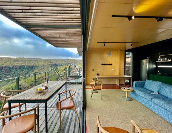 Karoo Uitkyk – Off-Grid Shipping Container Home with Cantilevered Deck, South Africa