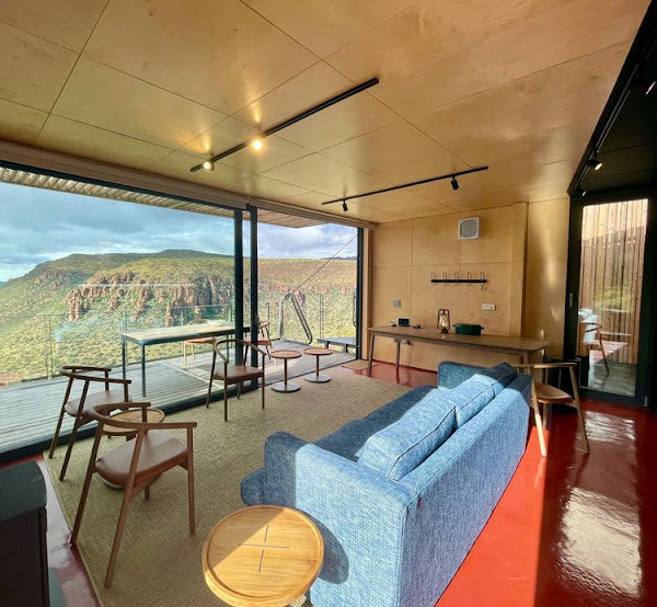 Karoo Uitkyk – Off-Grid Shipping Container Home with Cantilevered Deck, South Africa