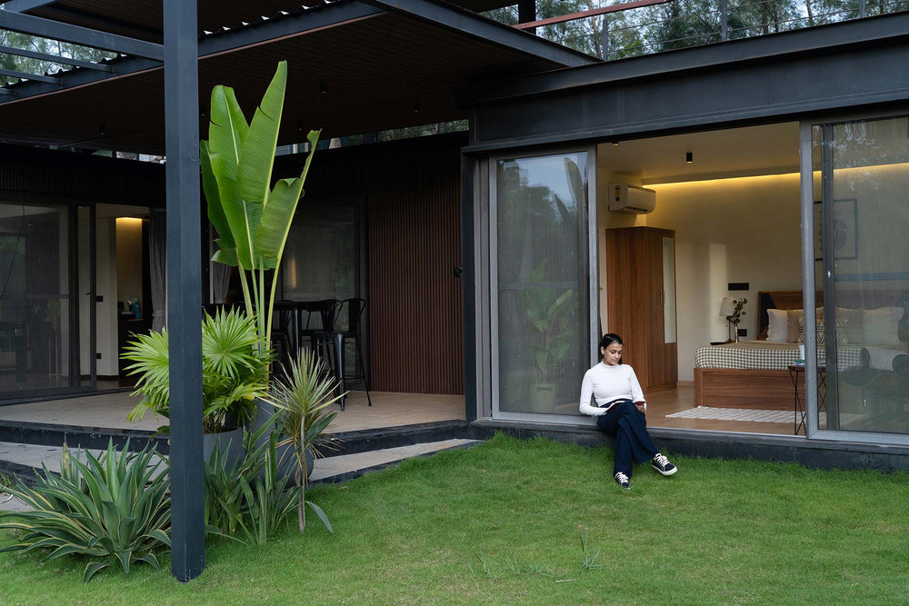 Modern Hybrid Container Home